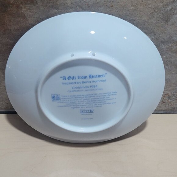 Schmid Hummel Christmas 1984 A Gift From Heaven Decorative Wall Hanging Plate - Picture 4 of 11